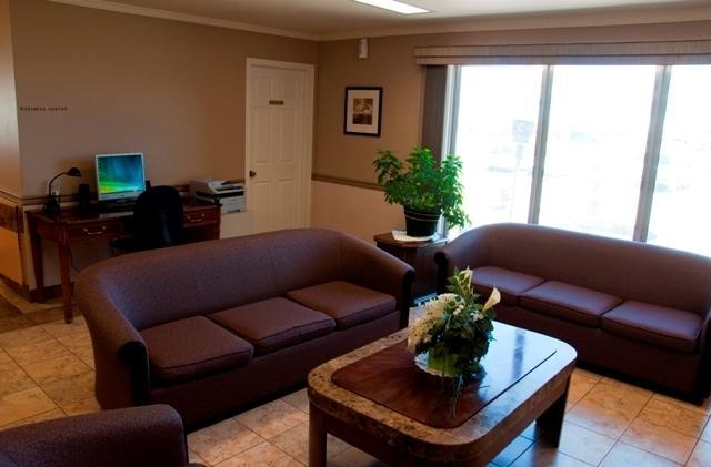 Canway Inn & Suites Dauphin Εξωτερικό φωτογραφία