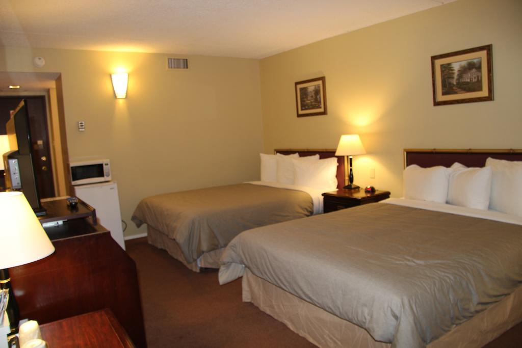Canway Inn & Suites Dauphin Εξωτερικό φωτογραφία