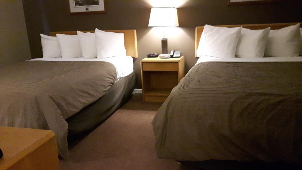 Canway Inn & Suites Dauphin Εξωτερικό φωτογραφία