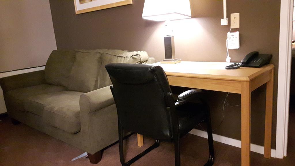 Canway Inn & Suites Dauphin Εξωτερικό φωτογραφία
