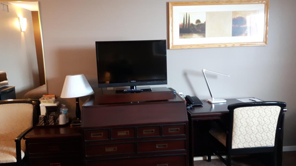 Canway Inn & Suites Dauphin Εξωτερικό φωτογραφία