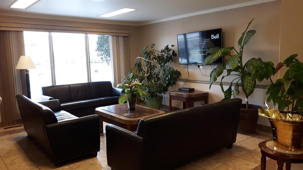 Canway Inn & Suites Dauphin Εξωτερικό φωτογραφία