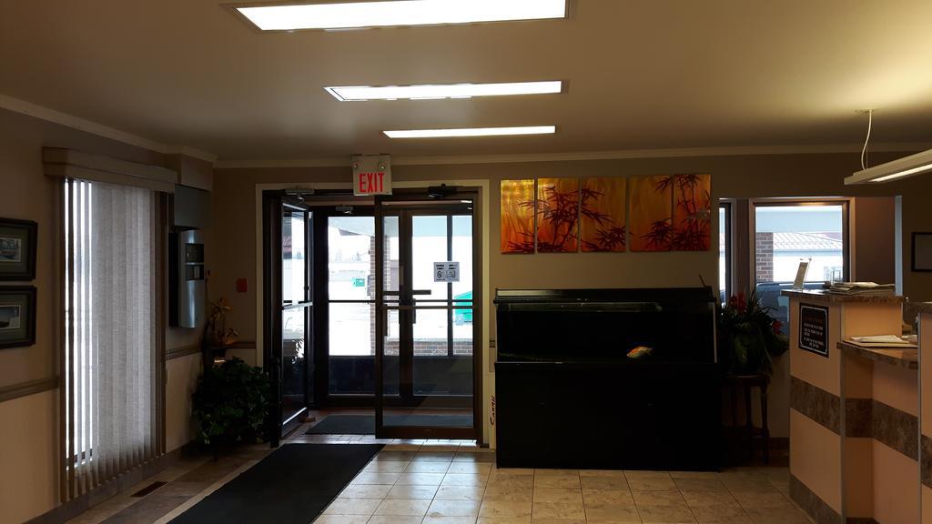 Canway Inn & Suites Dauphin Εξωτερικό φωτογραφία